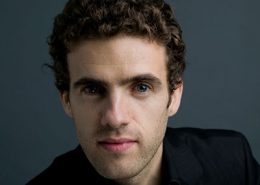 Cantor lírico Hugo Oliveira