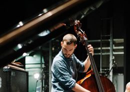 João Hasselberg contrabaixo