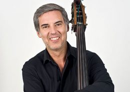 Manuel Rego contrabaixo