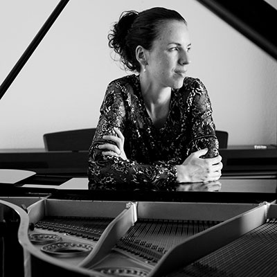 Sara Mendes, pianista natural de Gaia e residente na Suíça