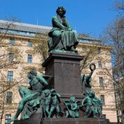 Monumento a Ludwig van Beethoven perto da Koncerthaus em Viena