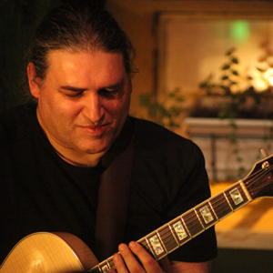 Carlos Peninha. guitarrista, de Viseu, ft Rui Peva