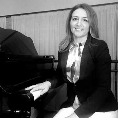 Sandra Almeida, piano